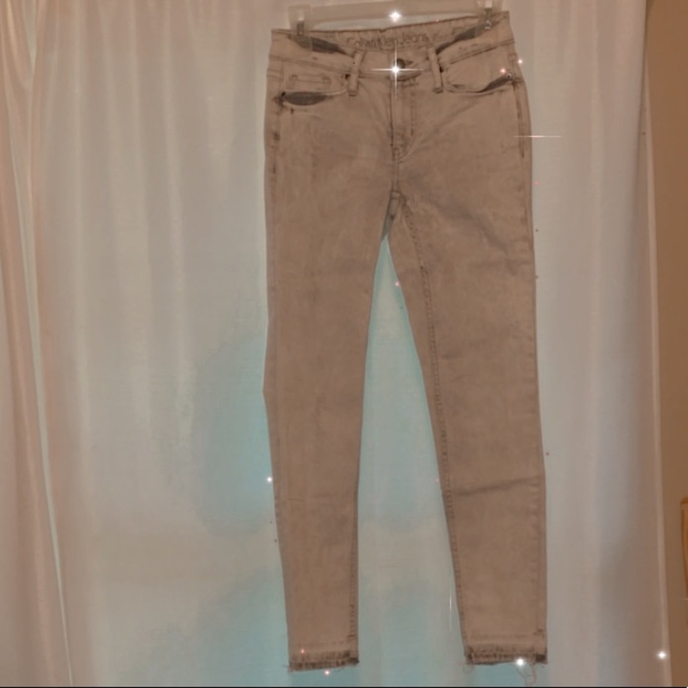 Calvin Klein gray and white women’s jeans !!!